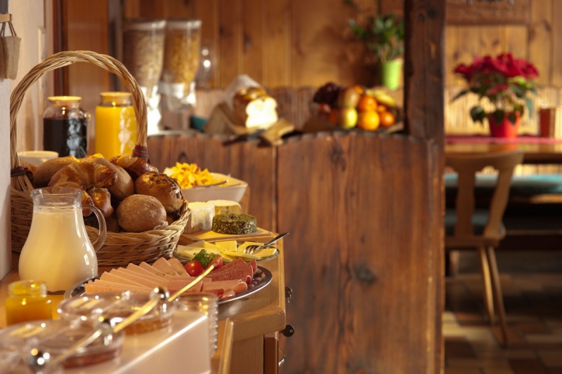 boulangerie-LA ROCHETTE-min_breakfast_buffet_food_restaurant_meal_hotel_plate_fresh-718745